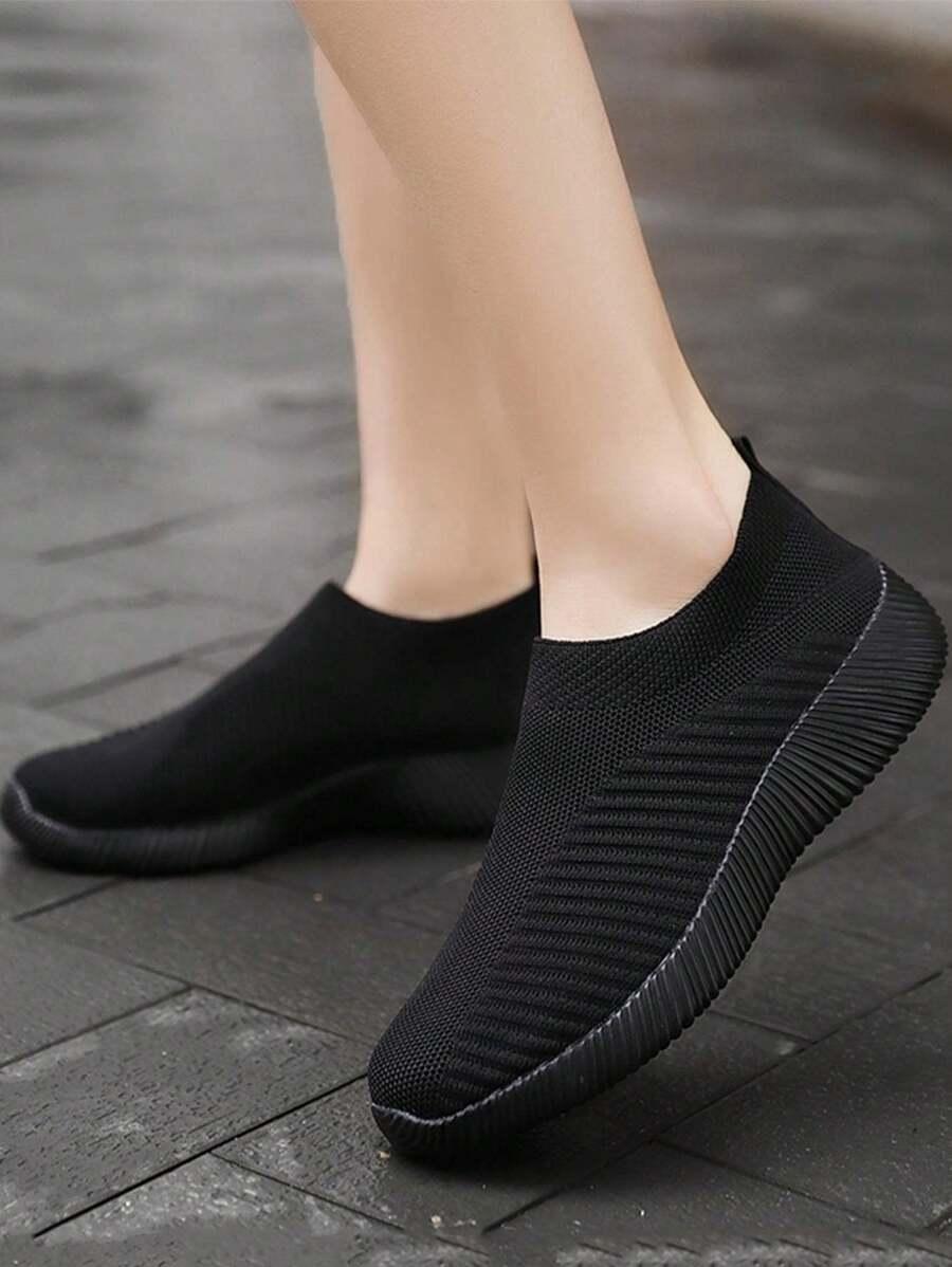 czarne wsuwane buty sportowe