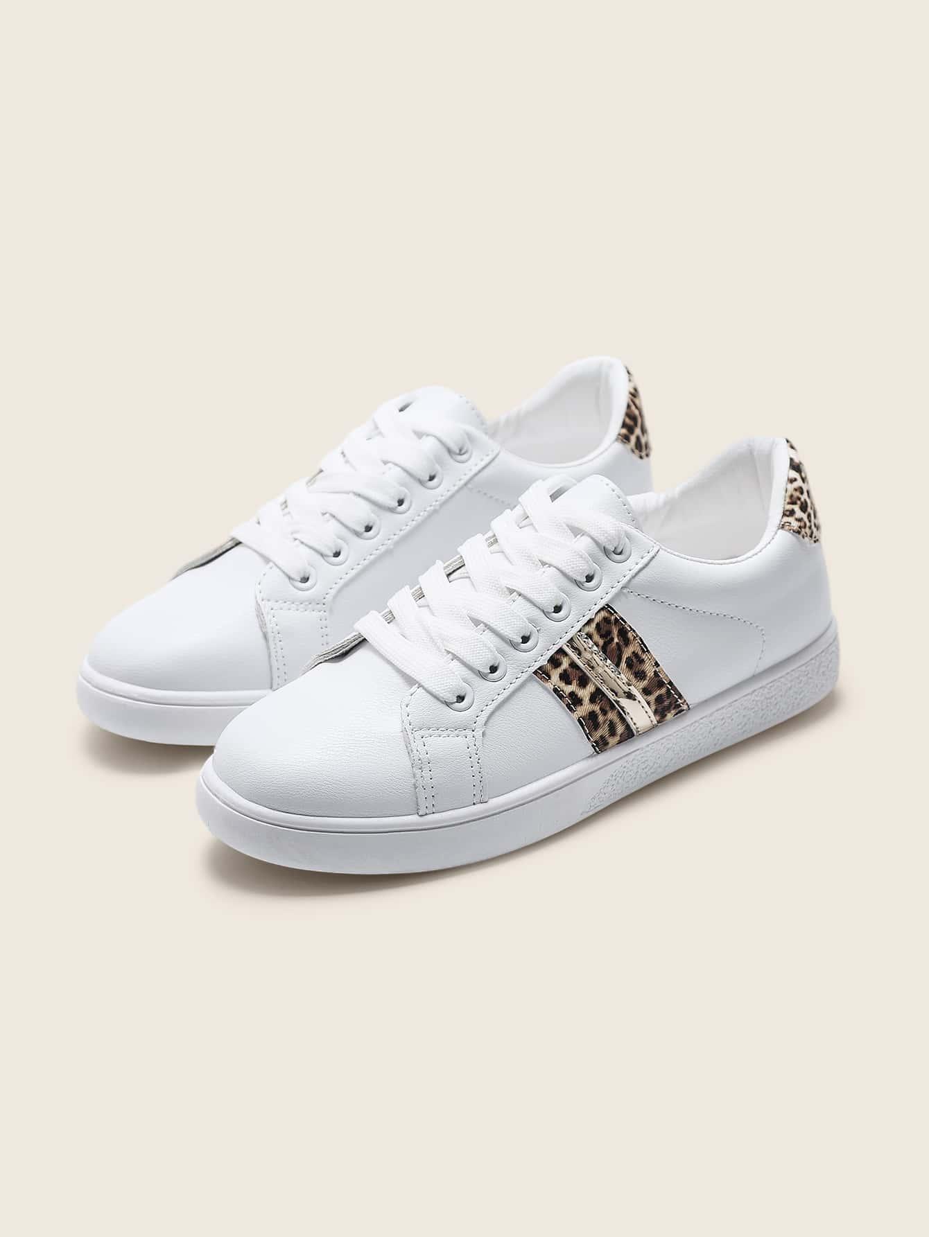 białe buty sportowe animal print 