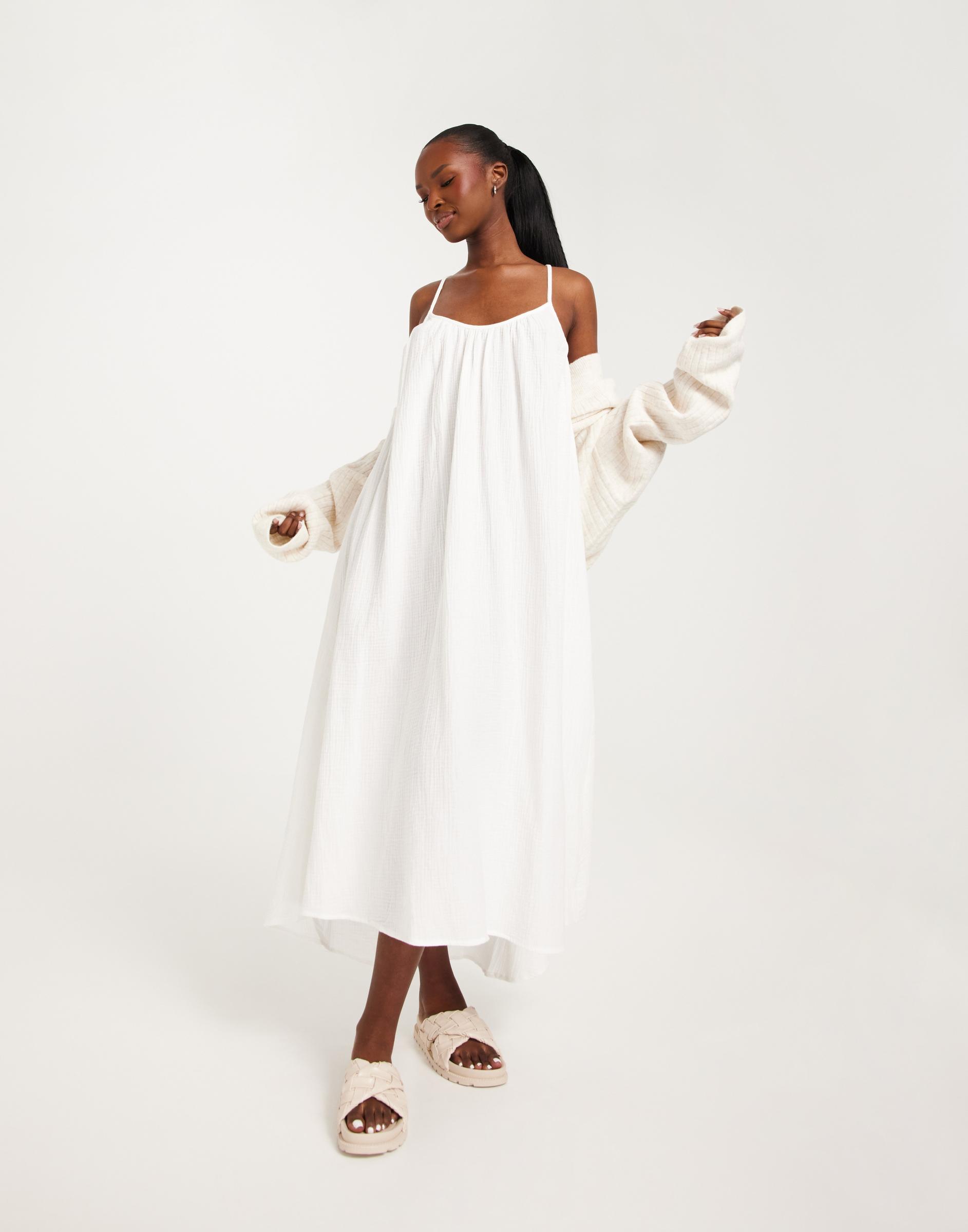 biała luźna midi muślinowa sukienka ramiączka