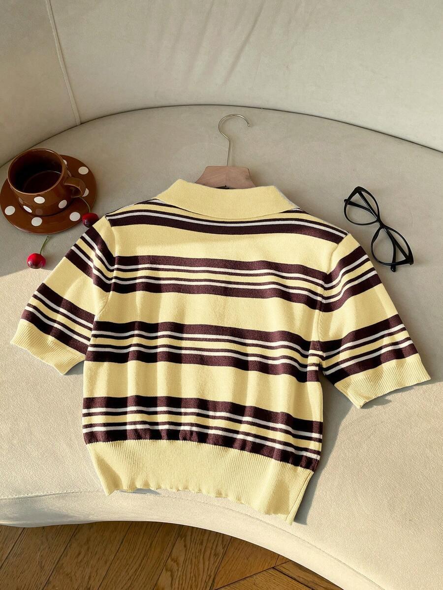 dzianinowy sweter wzór paski 