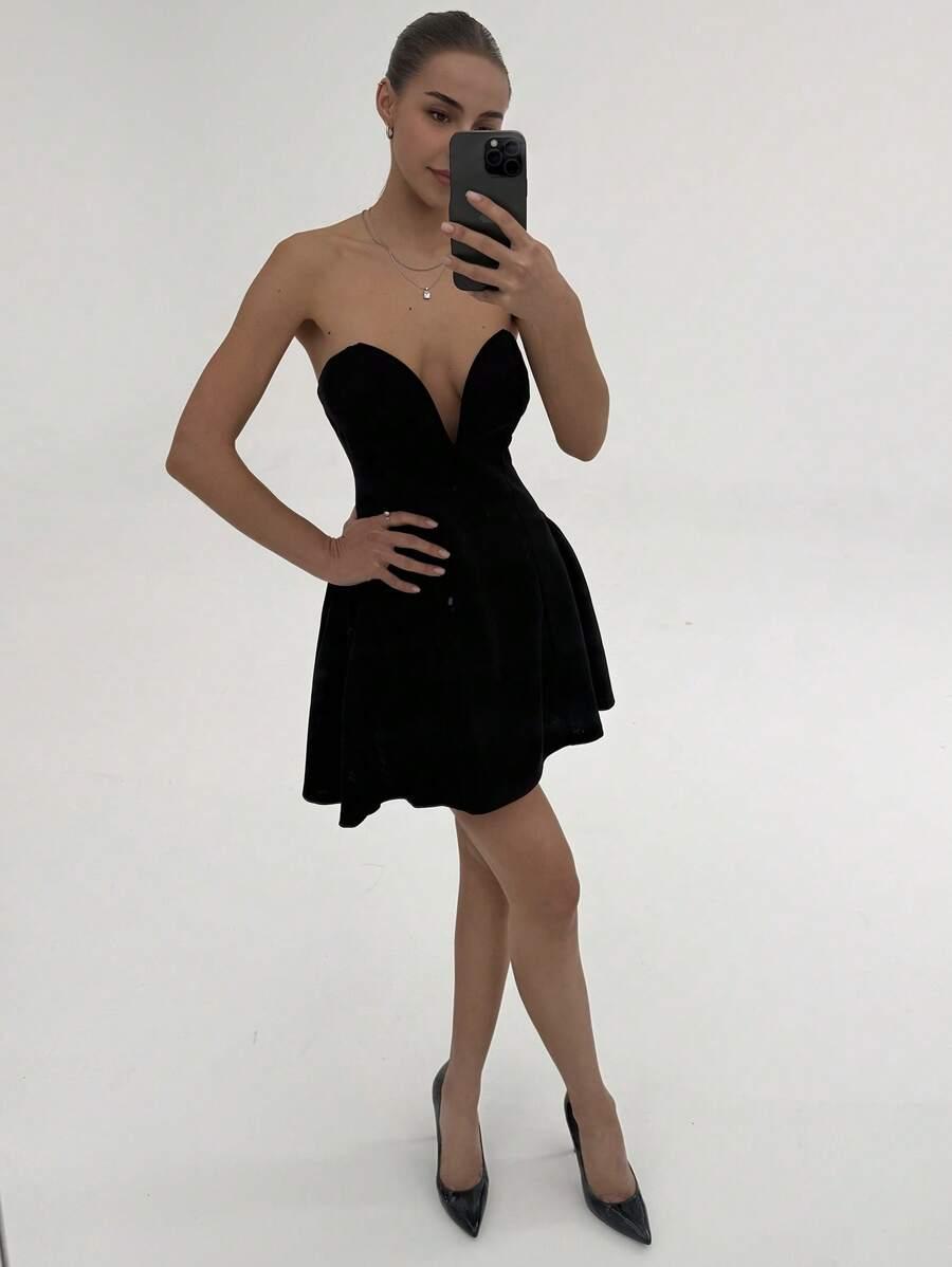 CZARNA MINI SUKIENKA