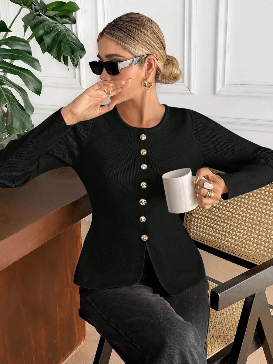 CZARNY SWETER GUZIKI