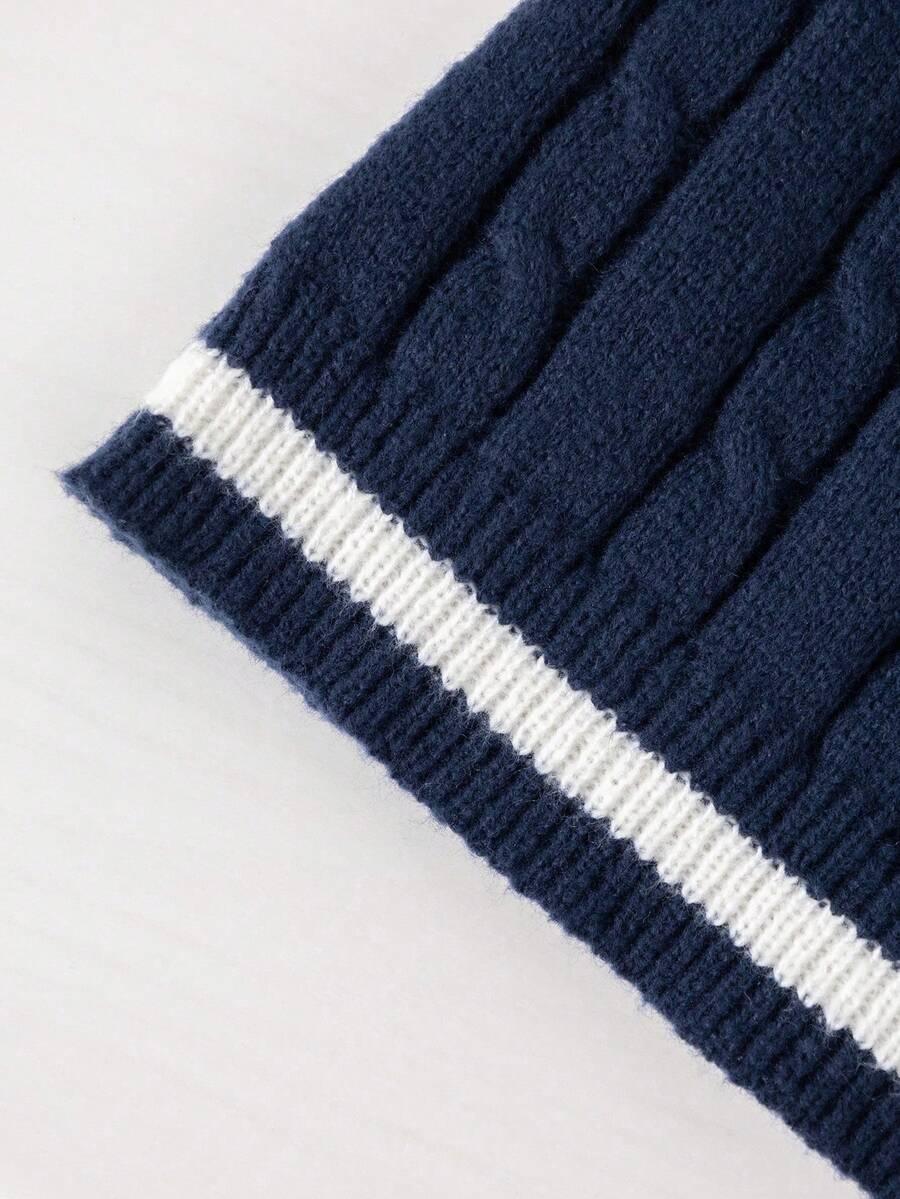 SWETER Z DEKOLTEM W SEREK