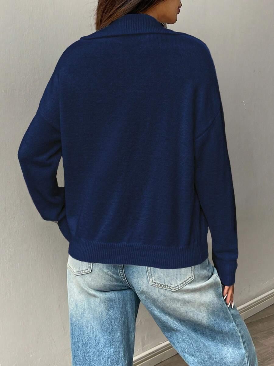 granatowy dzianinowy sweter 