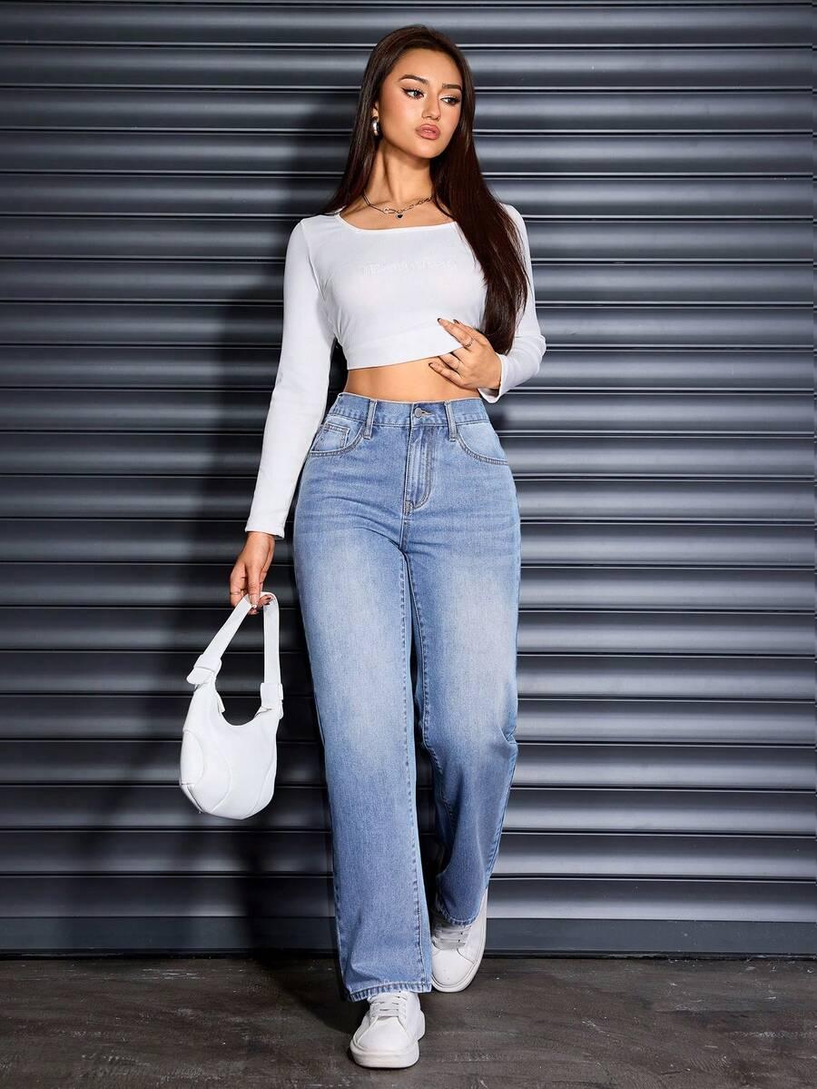 niebieskie spodnie jeans 