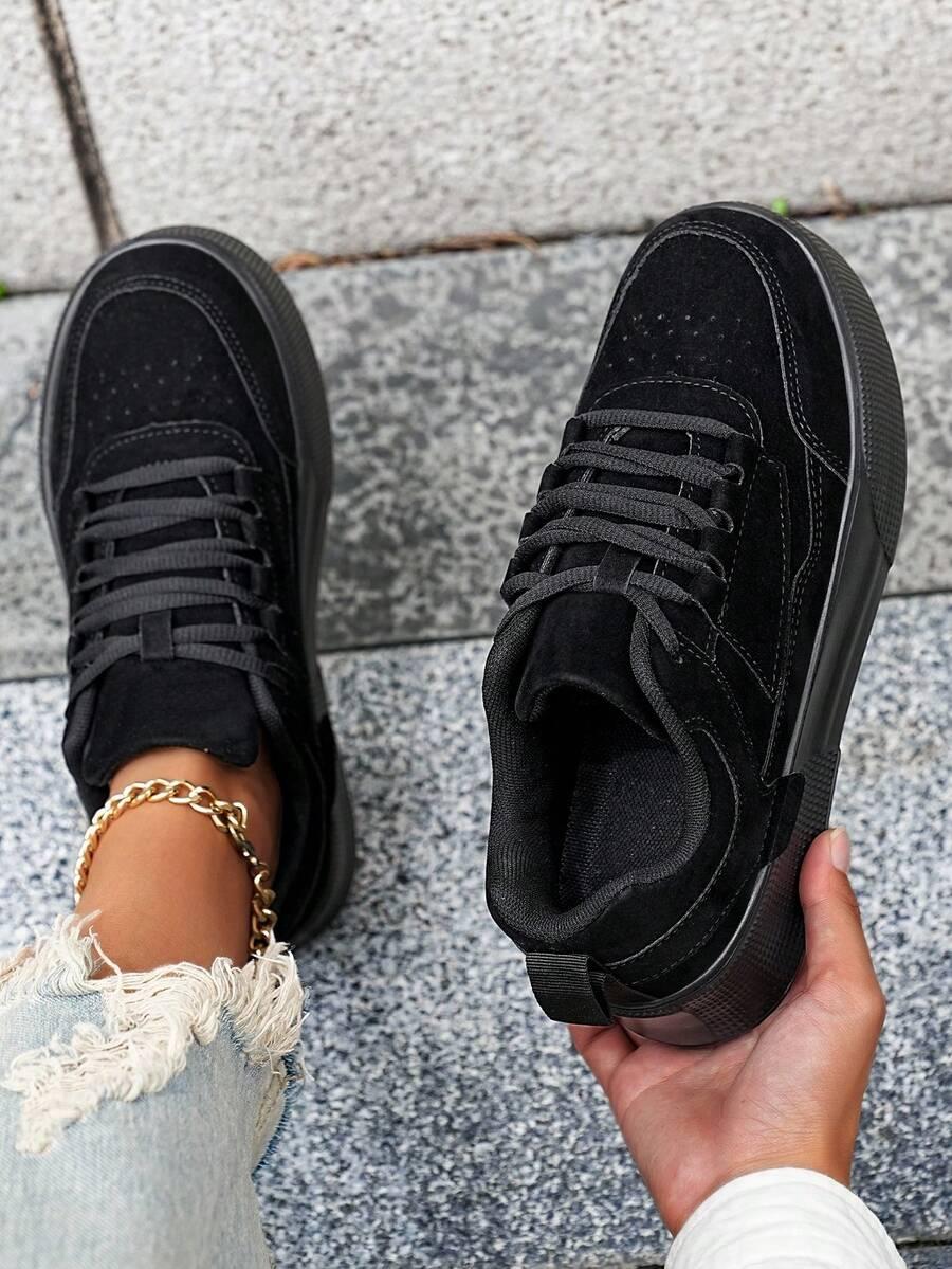 czarne buty sportowe