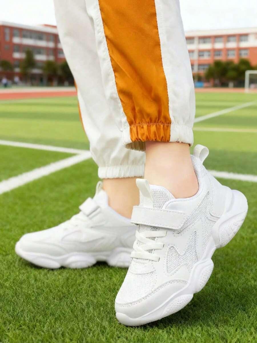 białe buty sportowe