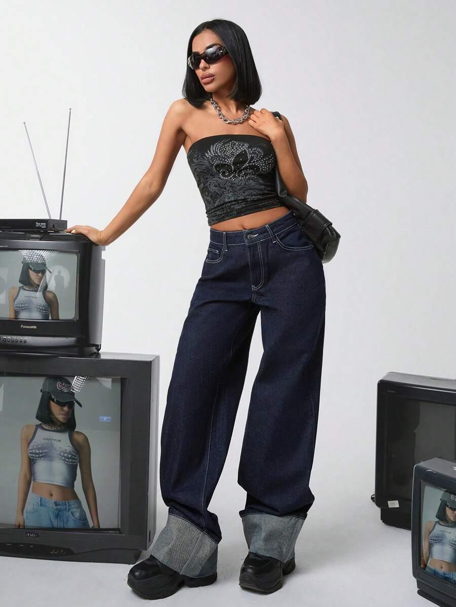 granatowe spodnie jeans