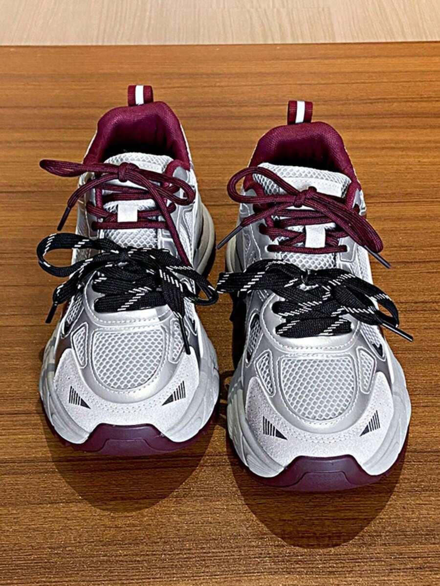 sznurowane buty sportowe