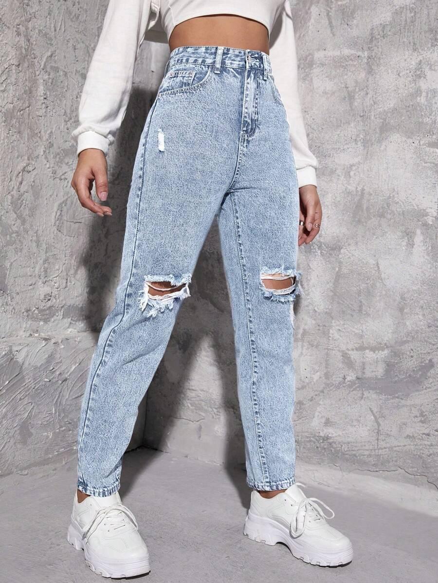 niebieskie spodnie jeans