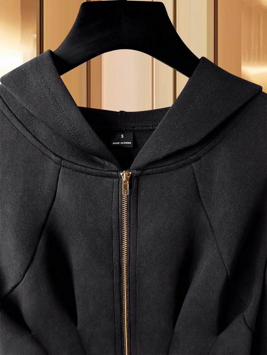 CZARNA BLUZa  ZAMEK