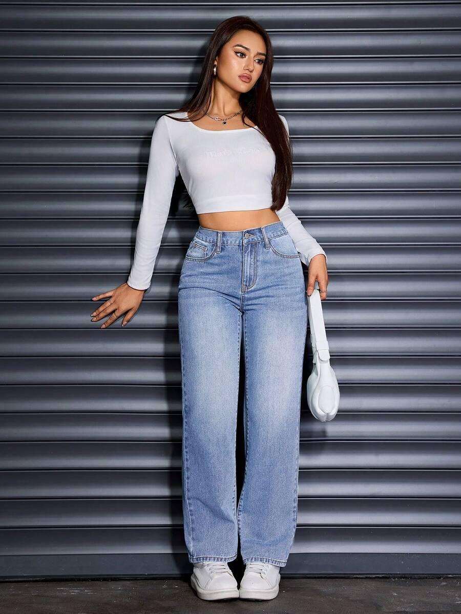 niebieskie spodnie jeans 