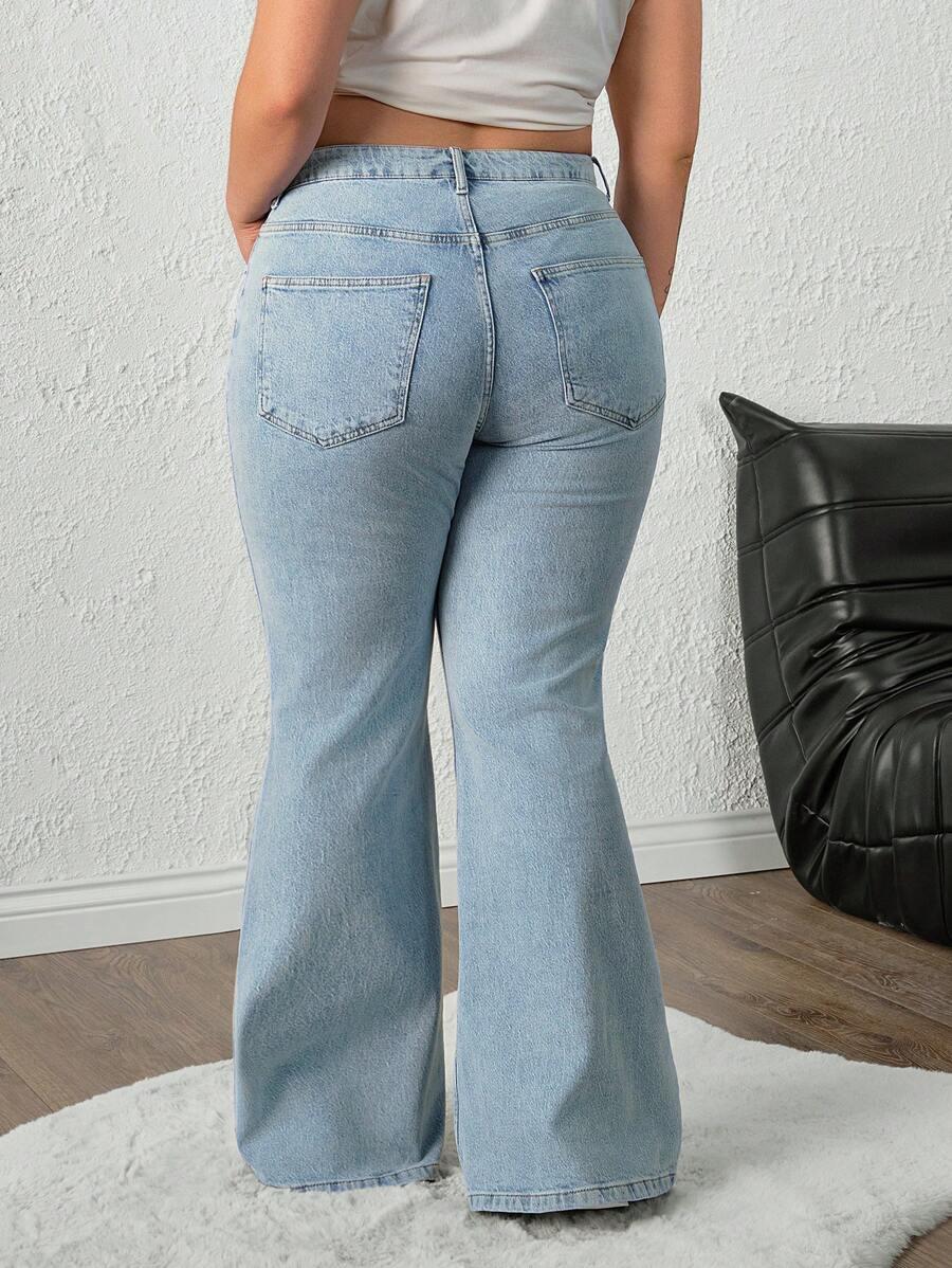 niebieskie spodnie jeans przetarcia 