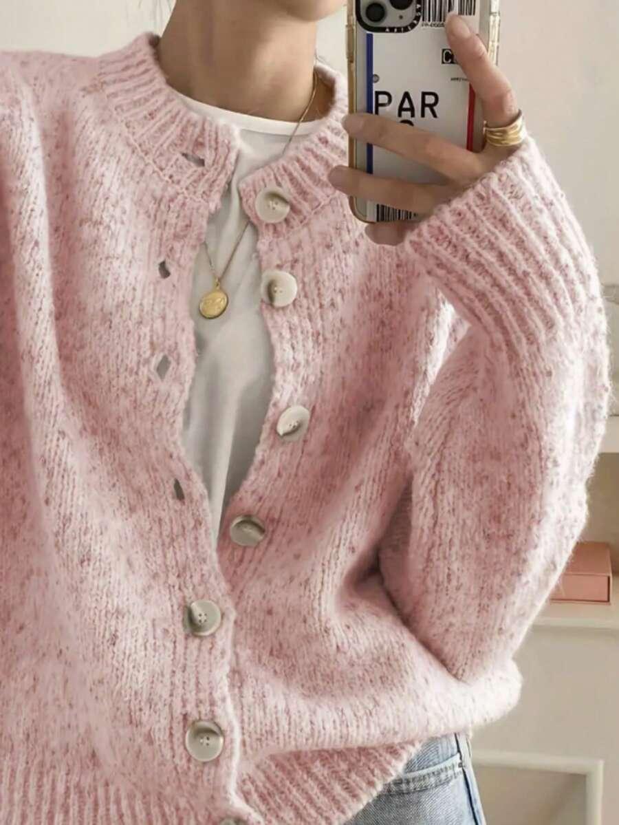 różowy sweter zapinany guziki