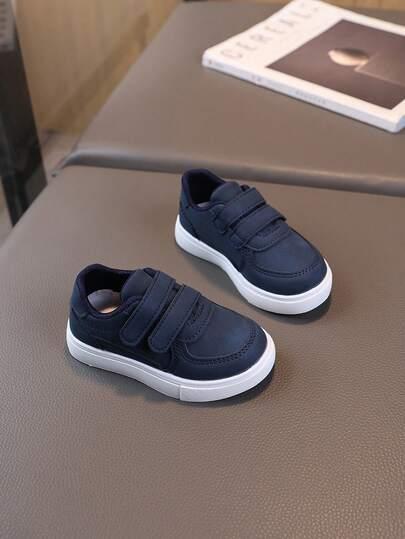 granatowe buty sportowe