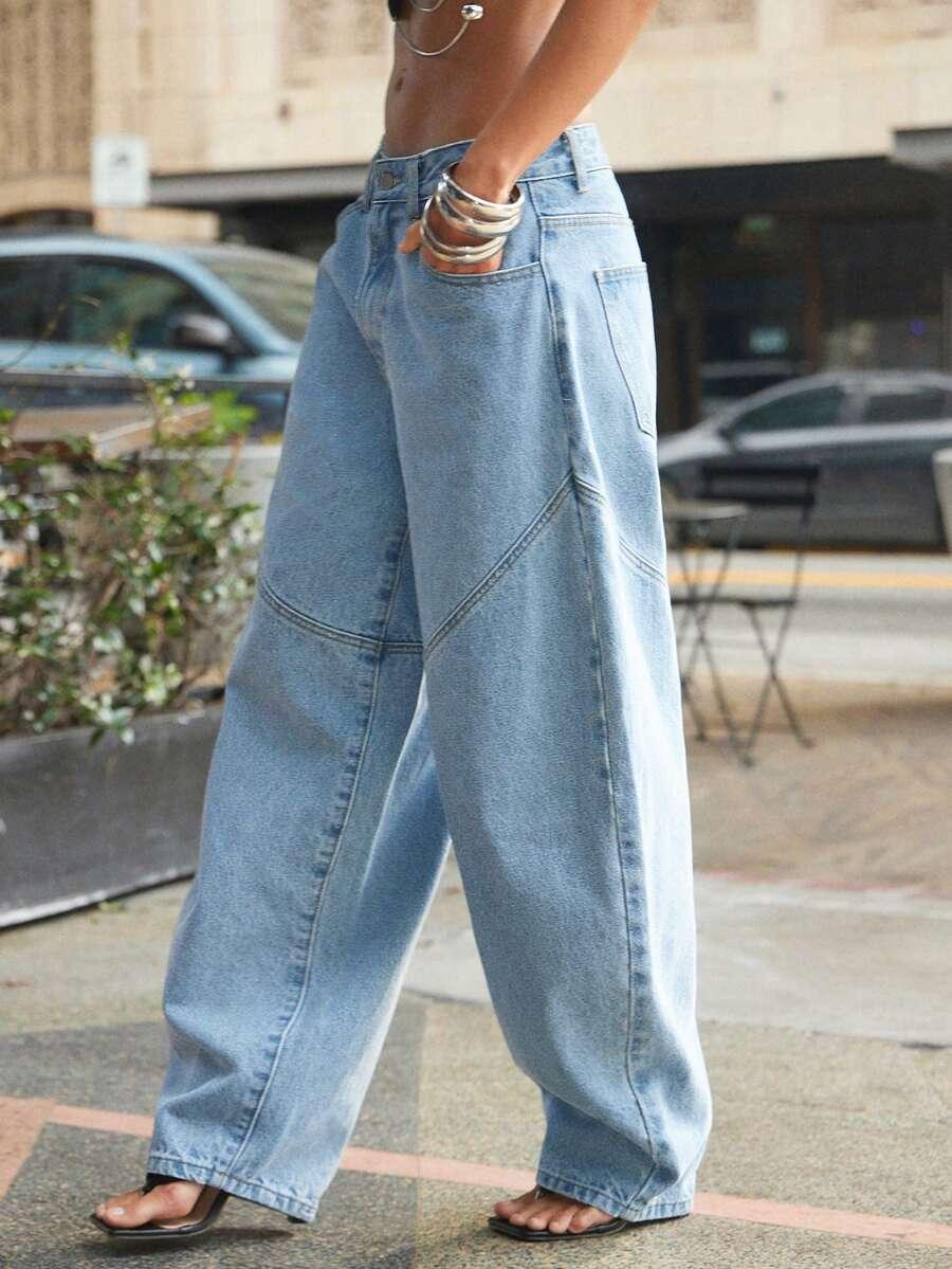 niebieskie spodnie jeans