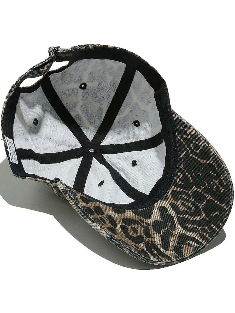 CZAPKA Z DASZKIEM ANIMAL PRINT