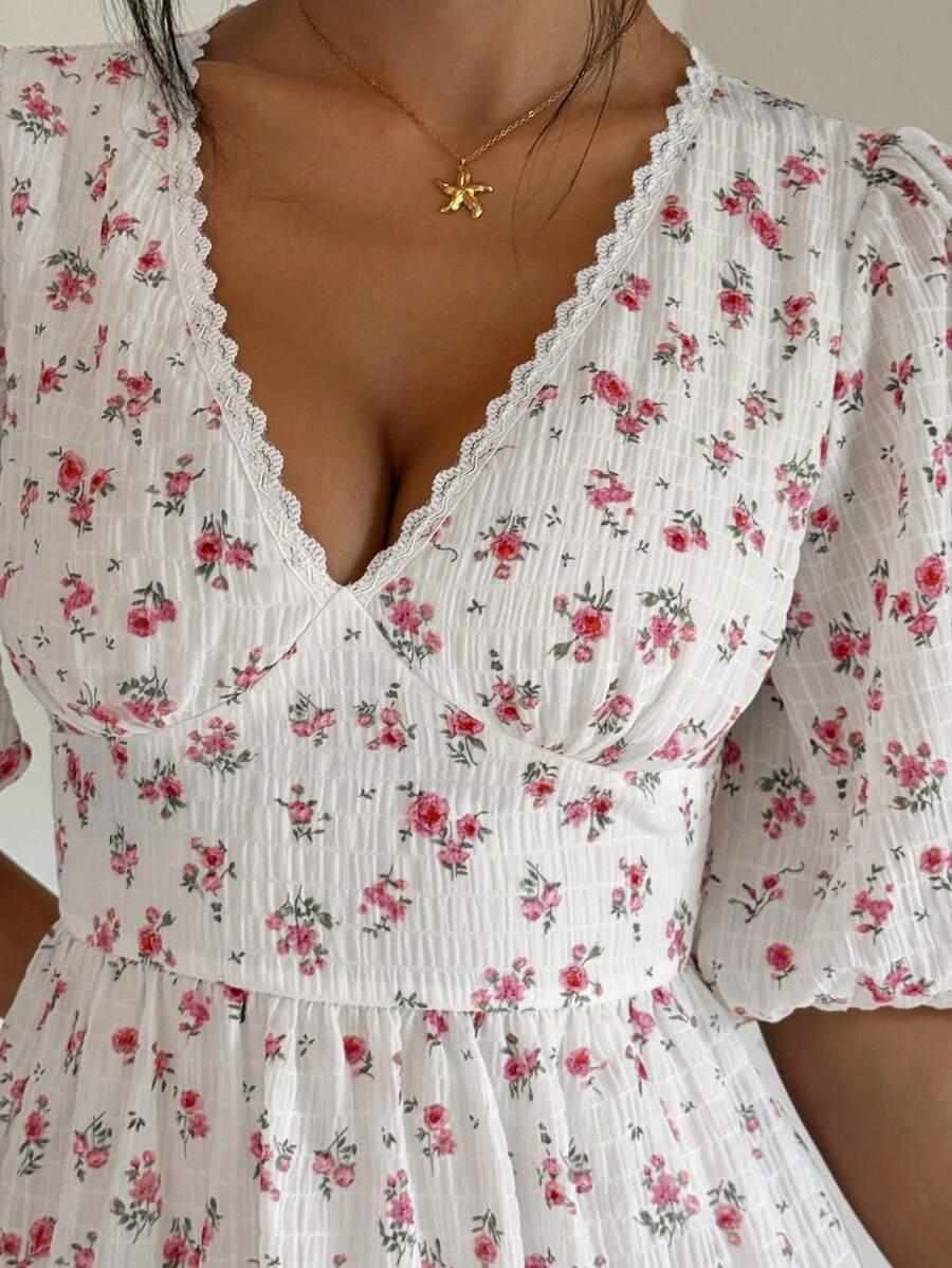 rozkloszowana mini sukienka v neck kwiaty 