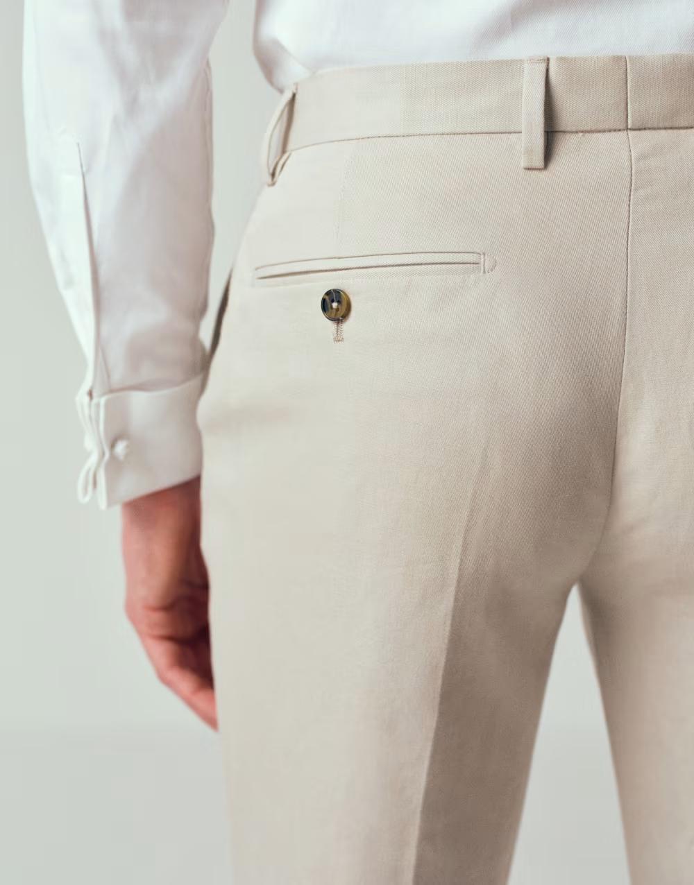 beżowe eleganckie spodnie kieszenie