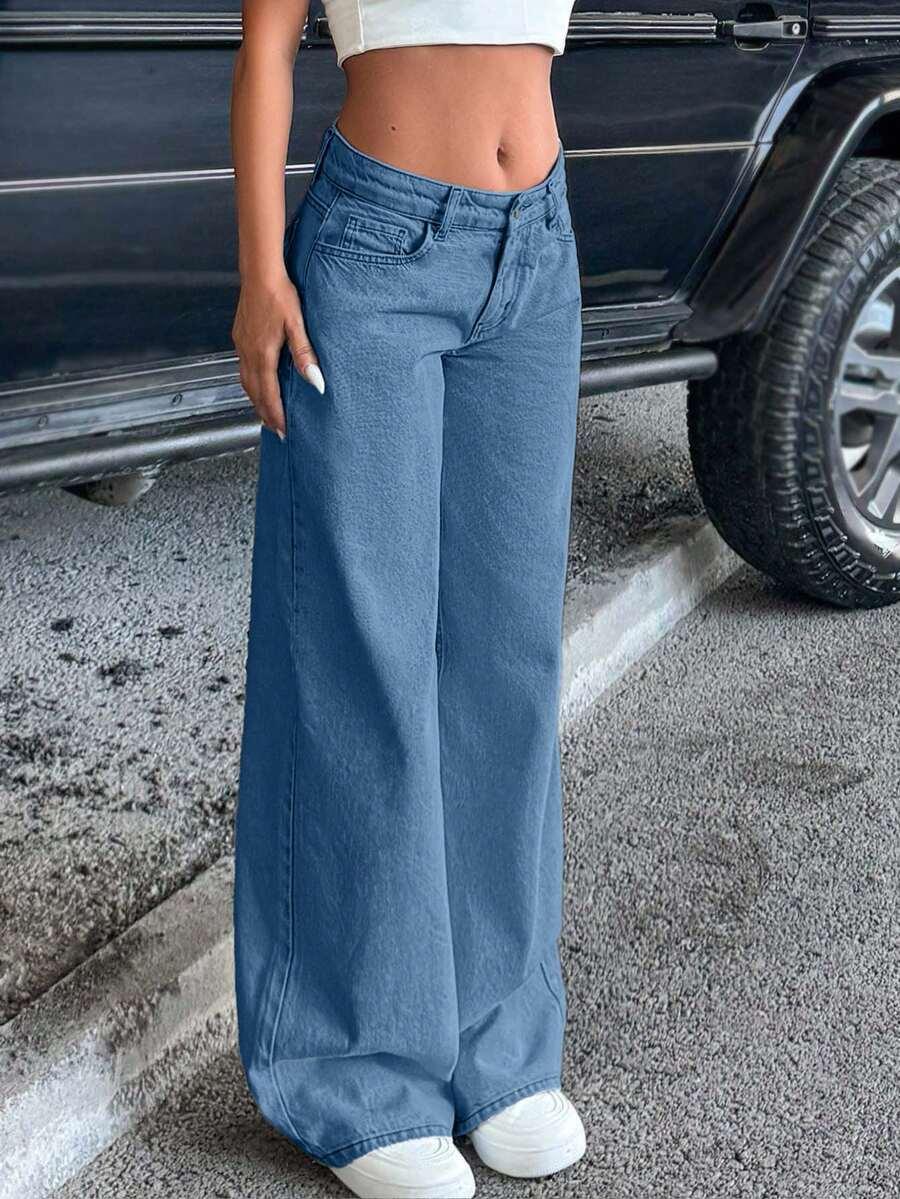 niebieskie spodnie jeans