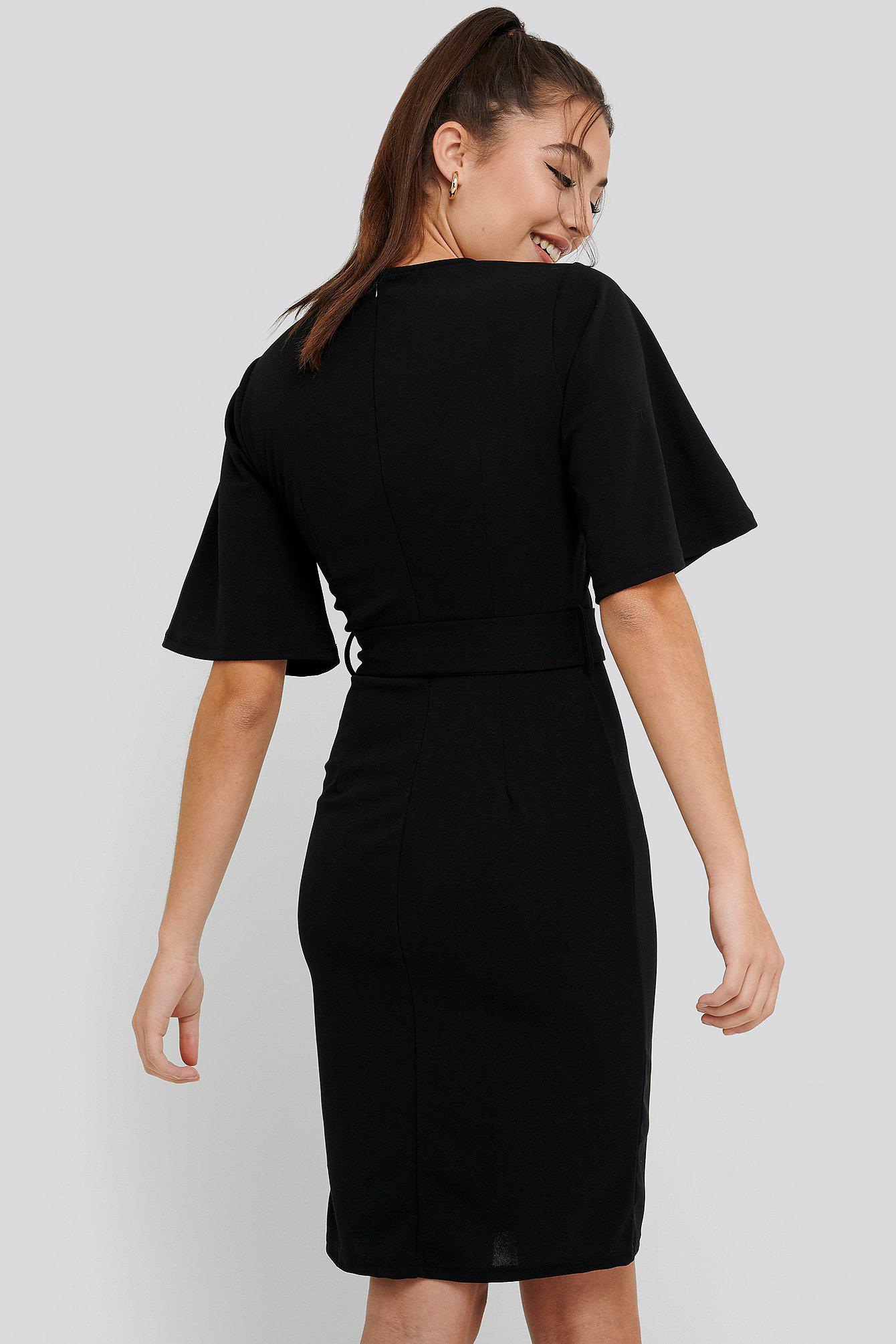 czarna ołówkowa sukienka v-neck