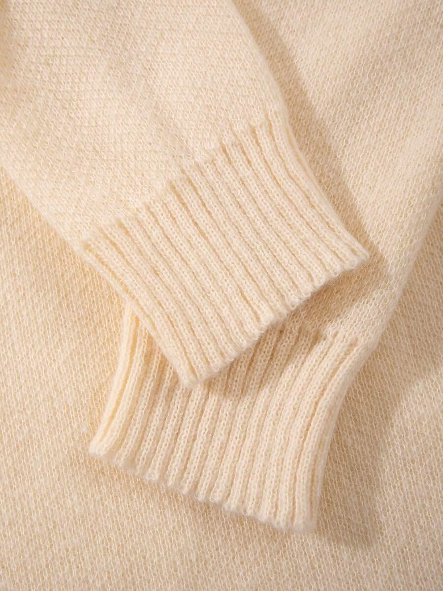 beżowy sweter okrągły dekolt