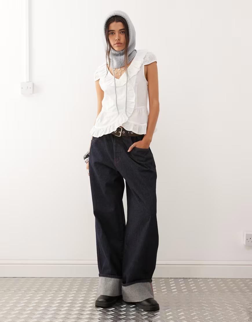 BIAŁA BLUZKA V-NECK FALBANY