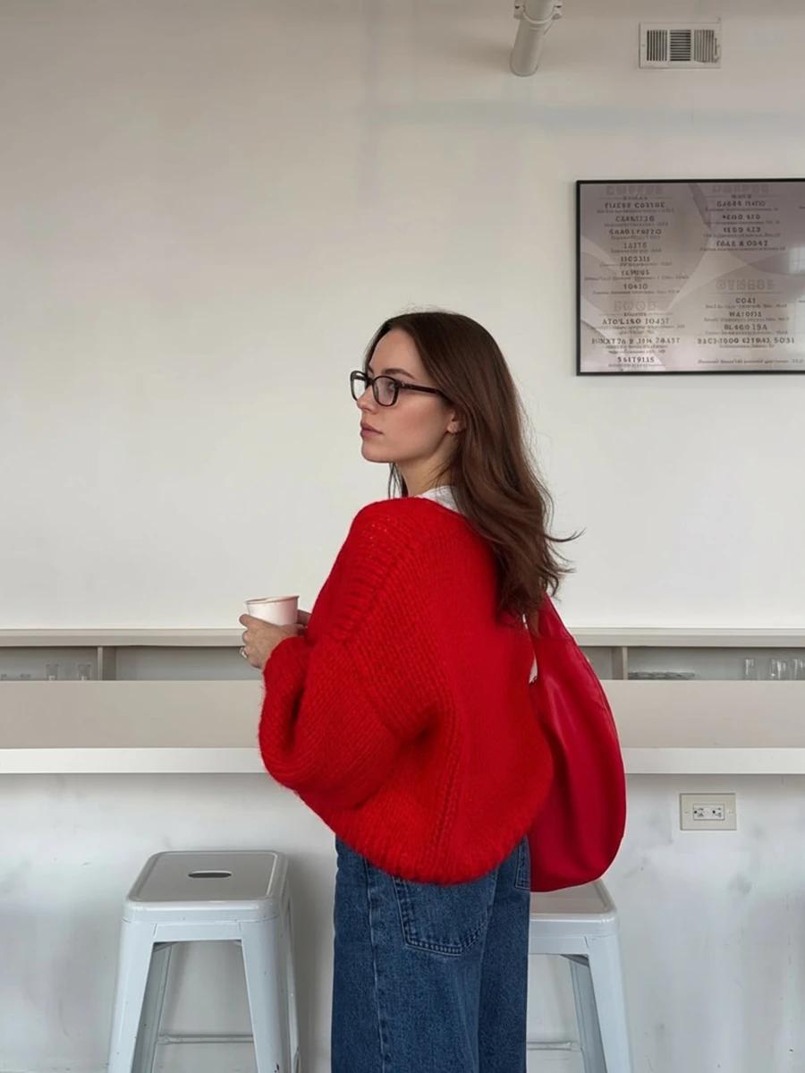 czerwony sweter kardigan
