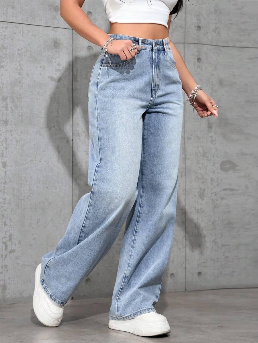 niebieskie spodnie jeans