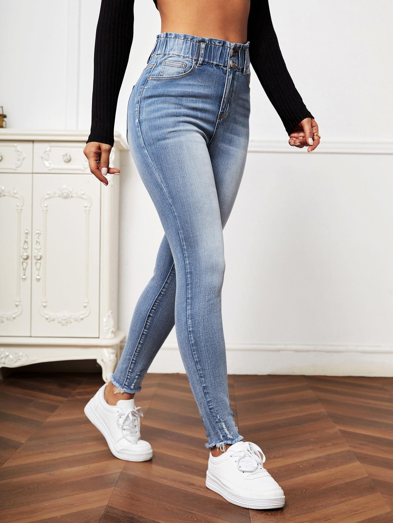 niebieskie spodnie jeans 