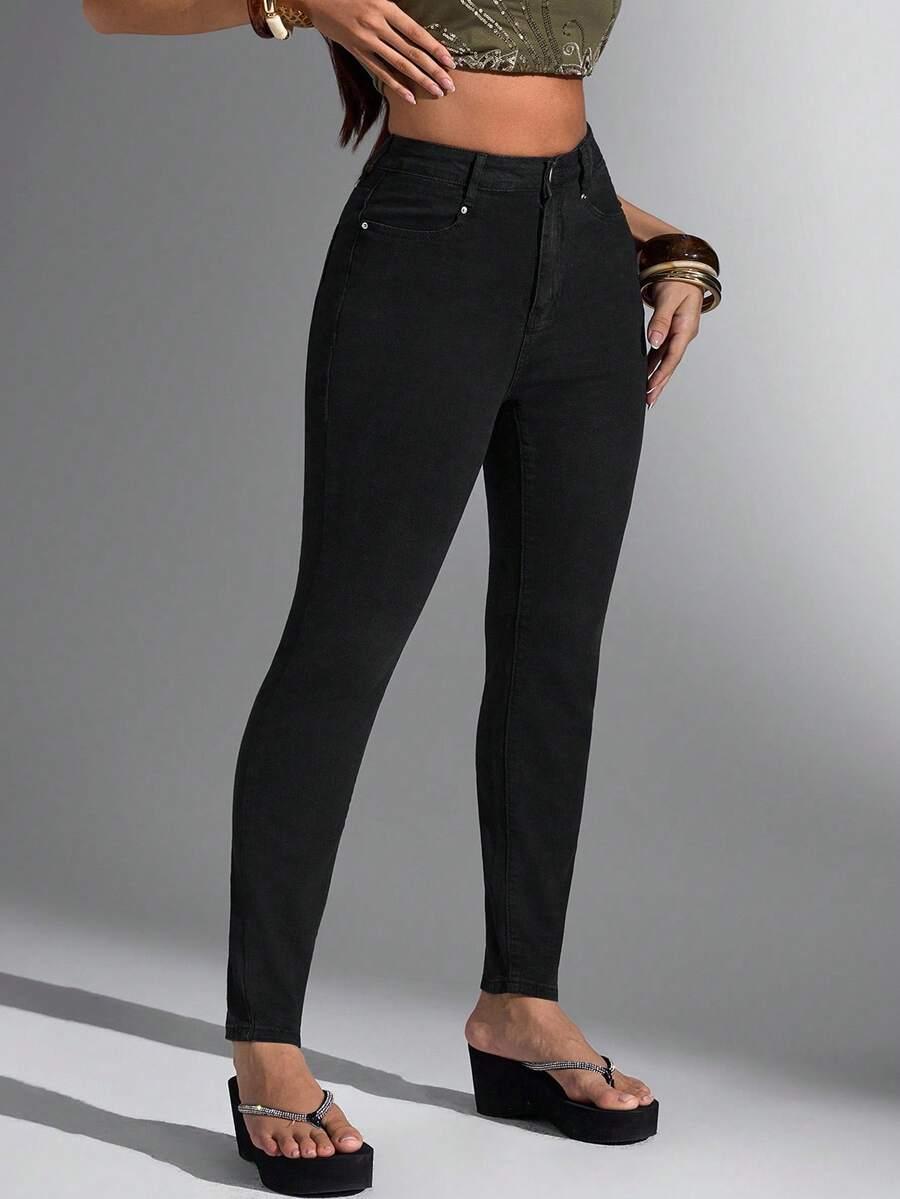czarne spodnie jeans