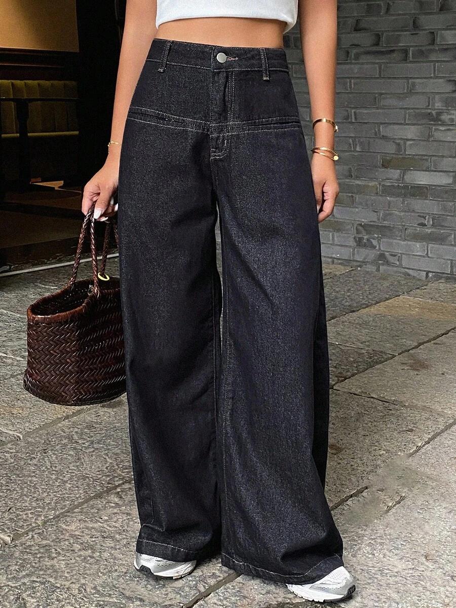 granatowe spodnie jeans