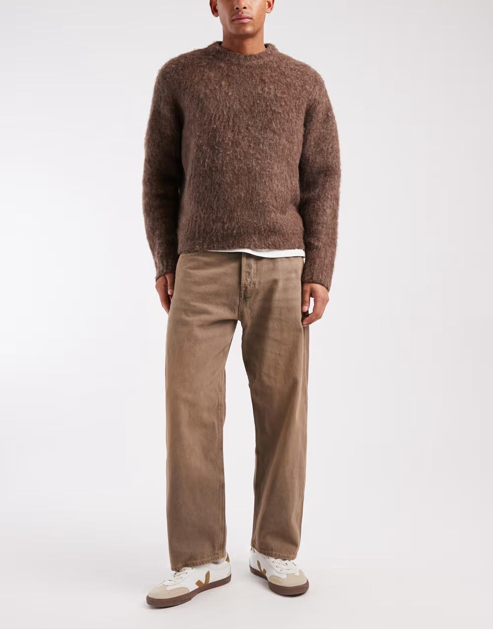 brązowe spodnie jeans