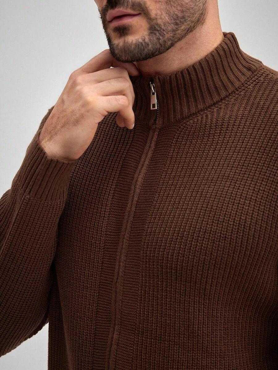 brązowy sweter zamek