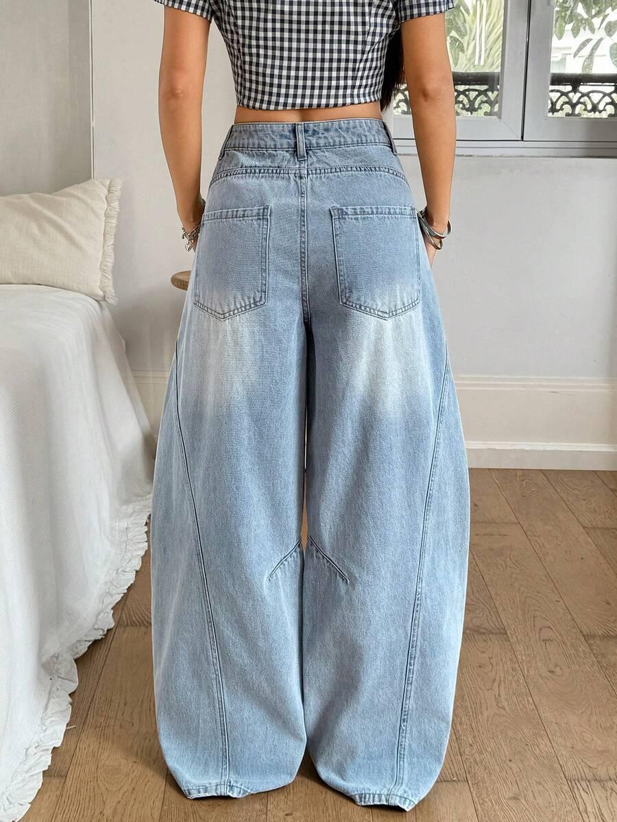 niebieskie spodnie jeans