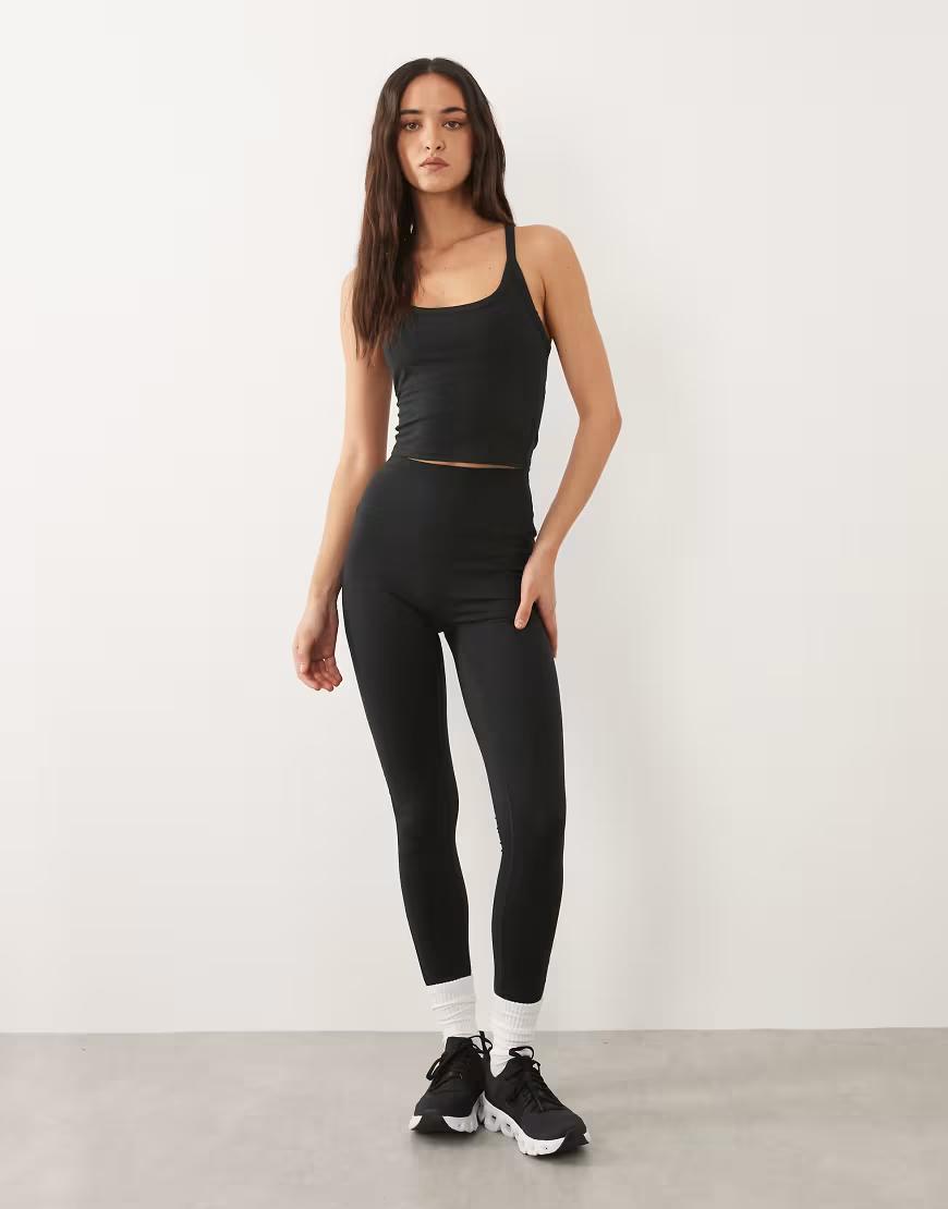 czarny sportowy top