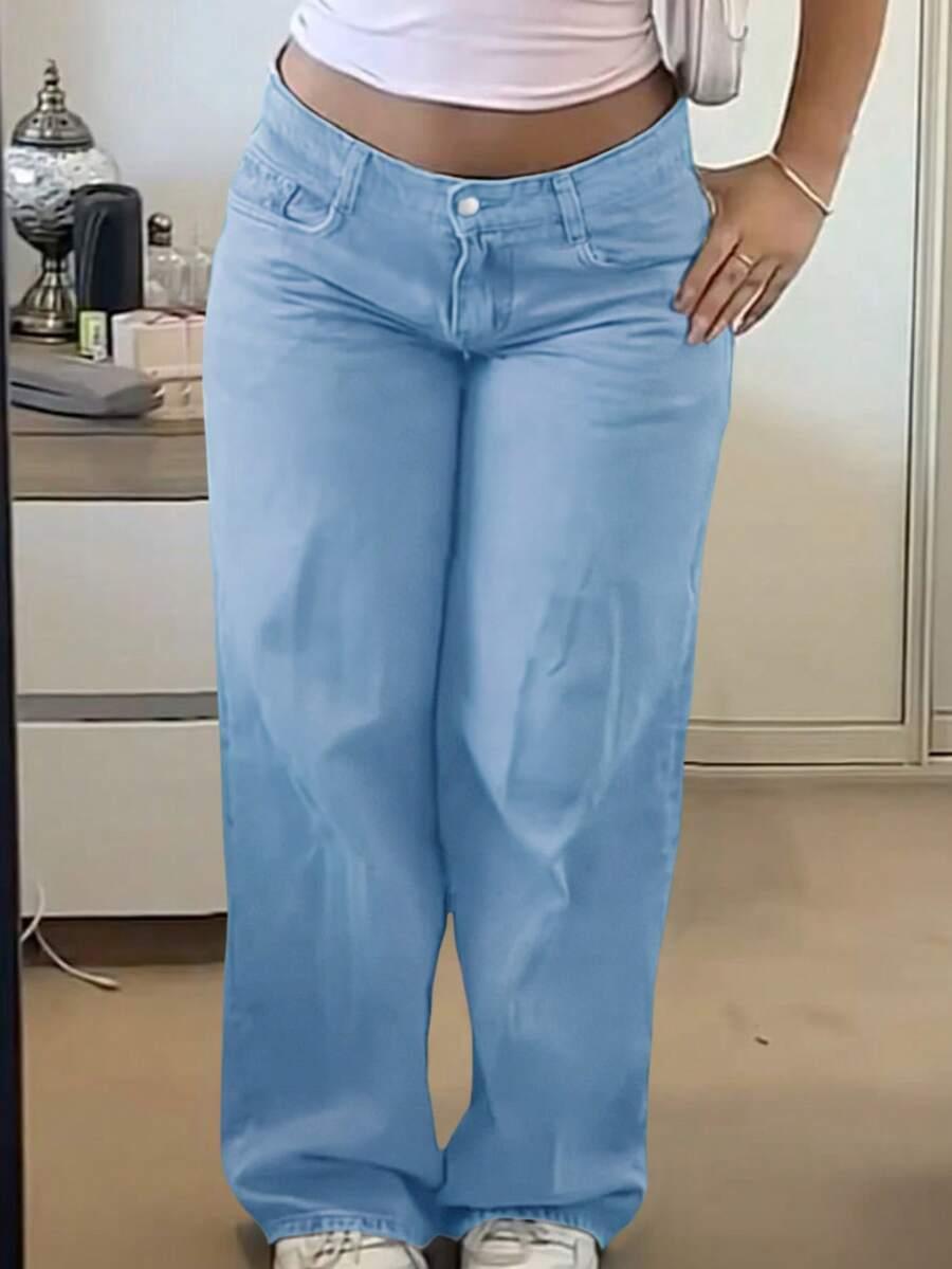 niebieskie spodnie jeans