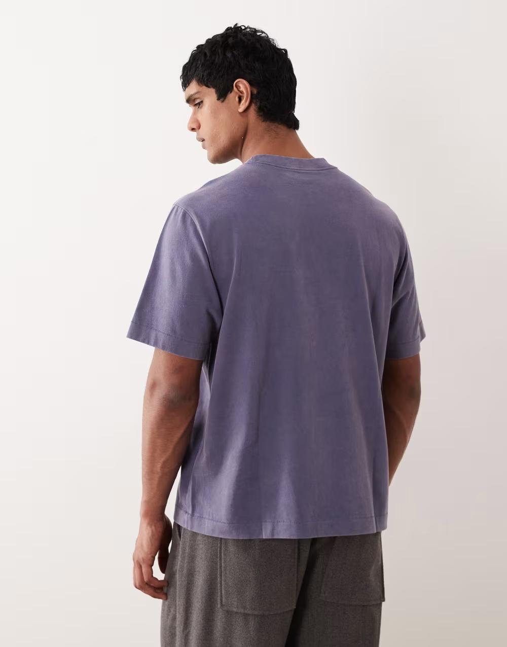 niebieski t-shirt haft