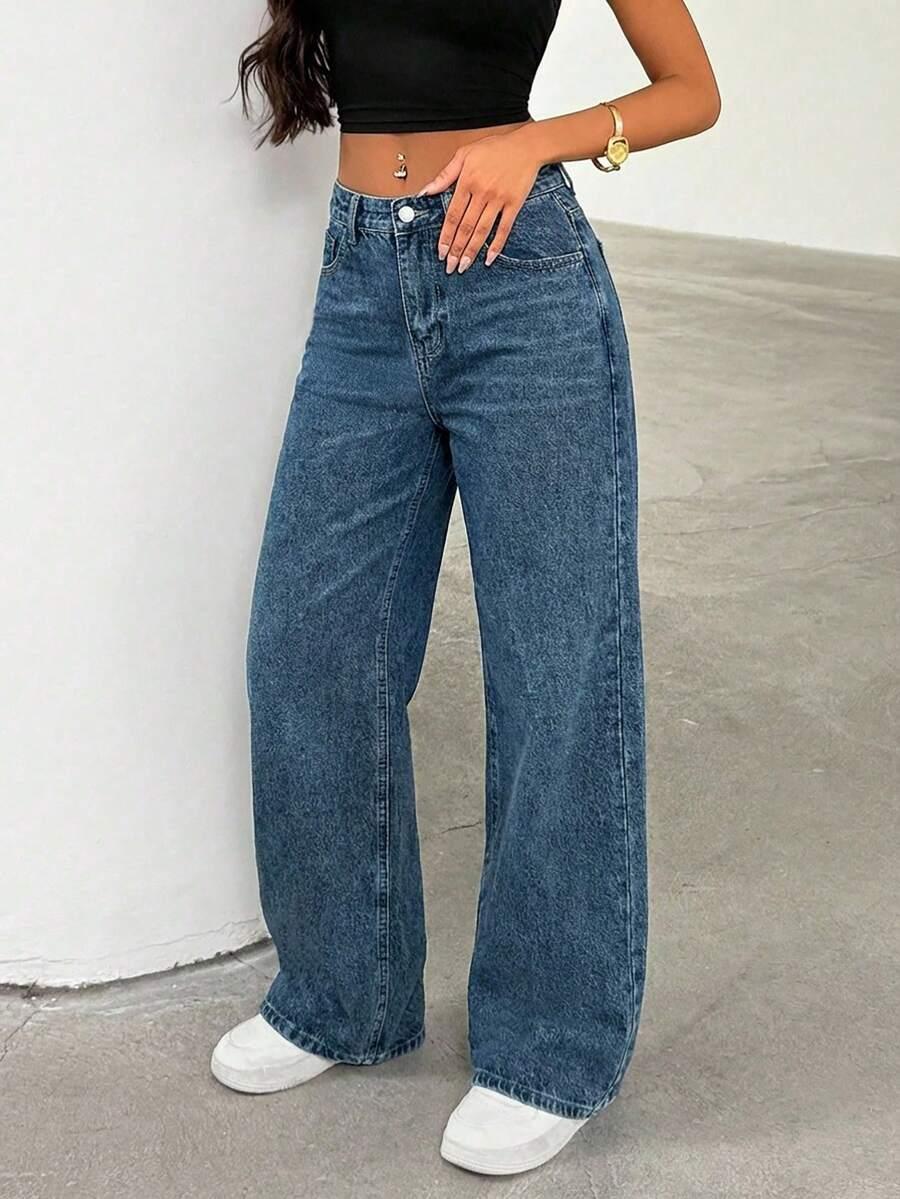 niebieskie spodnie jeans