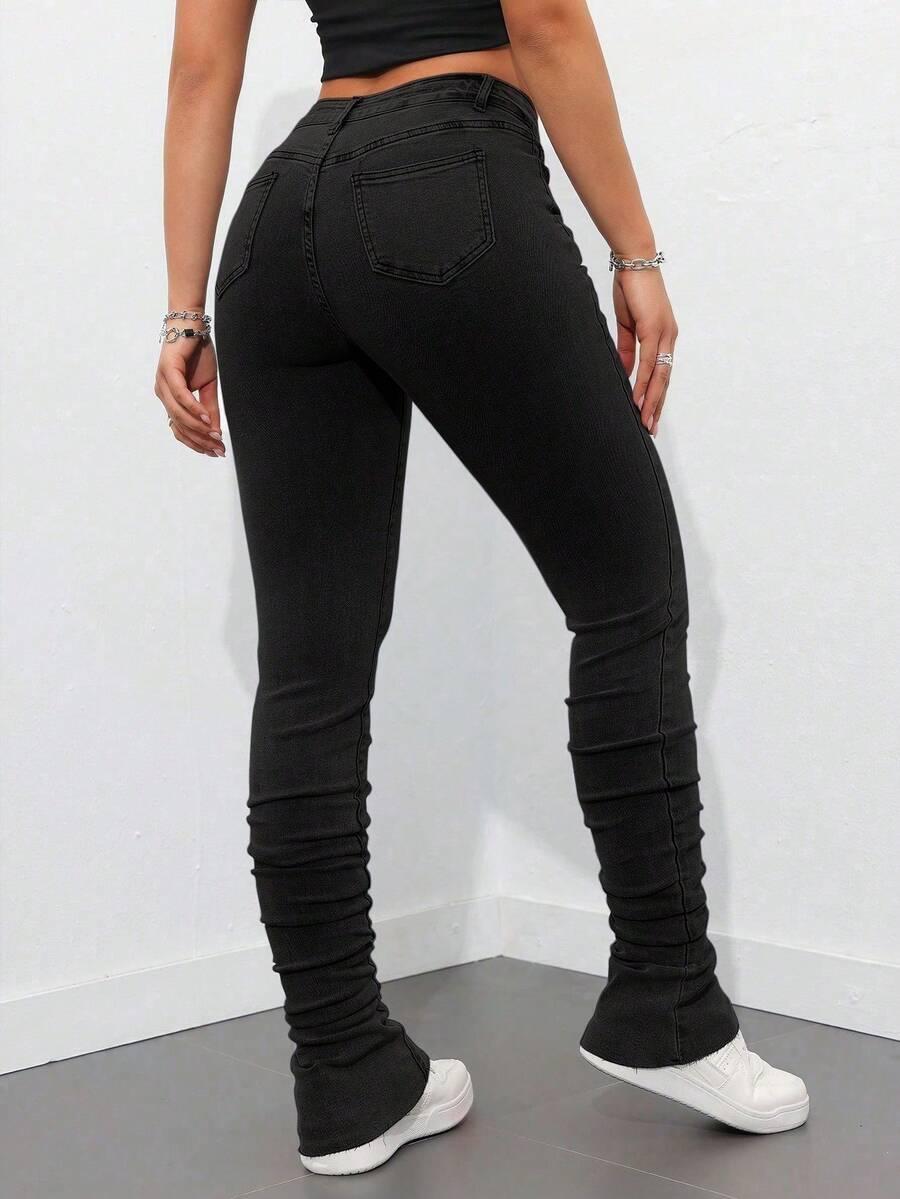 czarne spodnie jeans