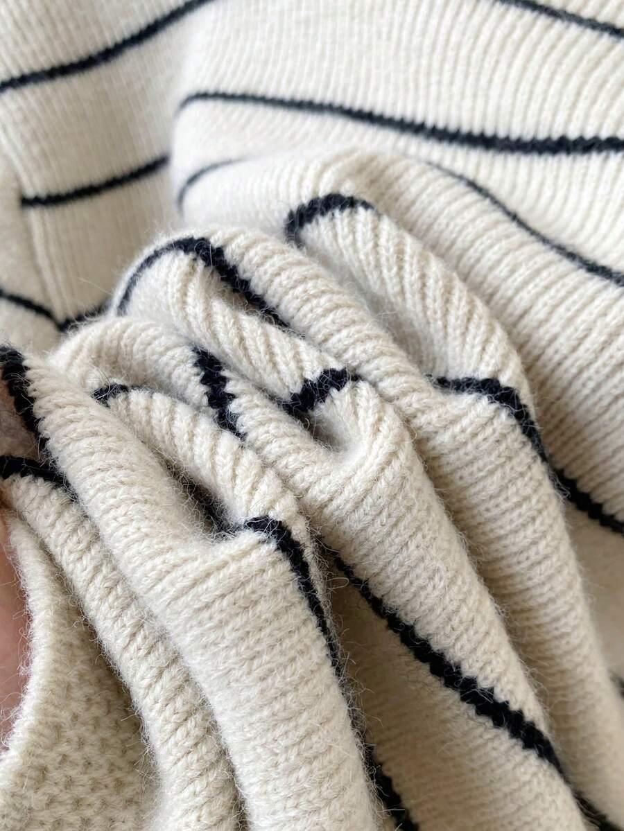 sweter w paski guziki