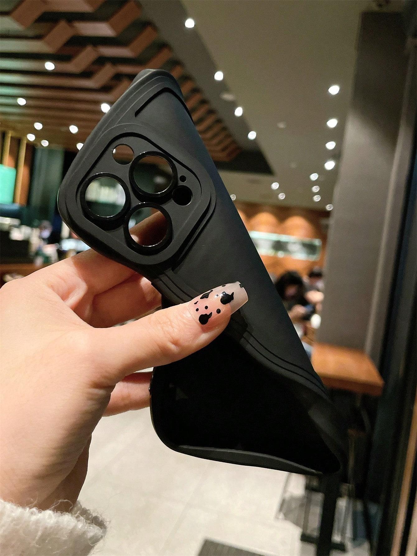 czarne etui na telefon iphone 15 pro