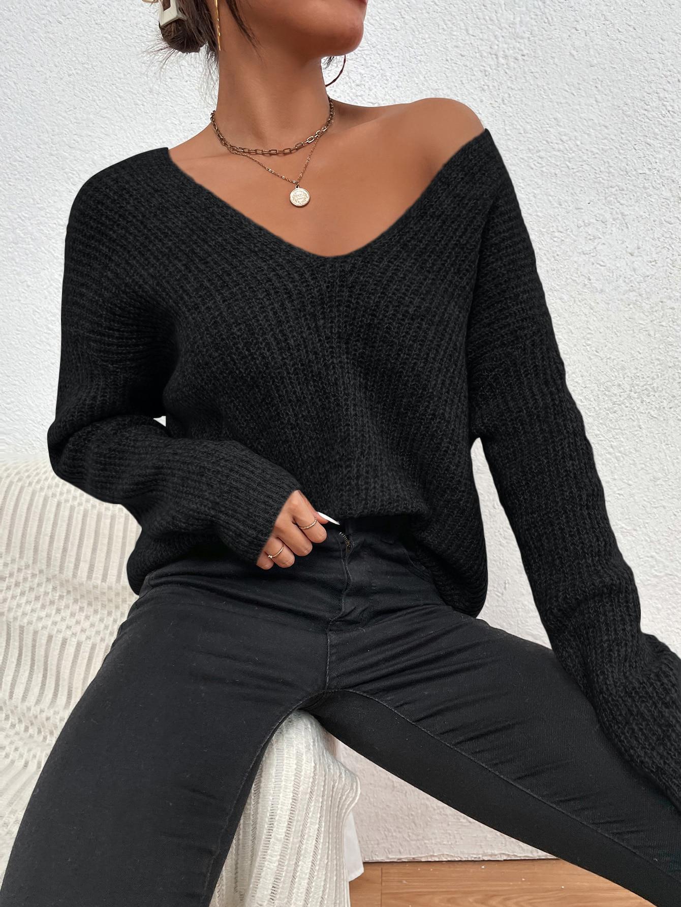 CZARNY SWETER V-NECK