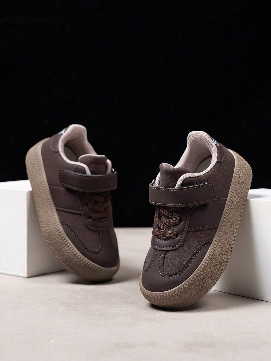 brązowe buty sportowe