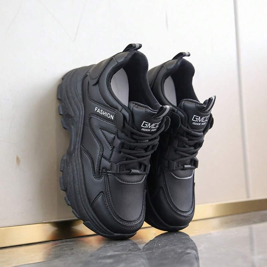 czarne buty sportowe