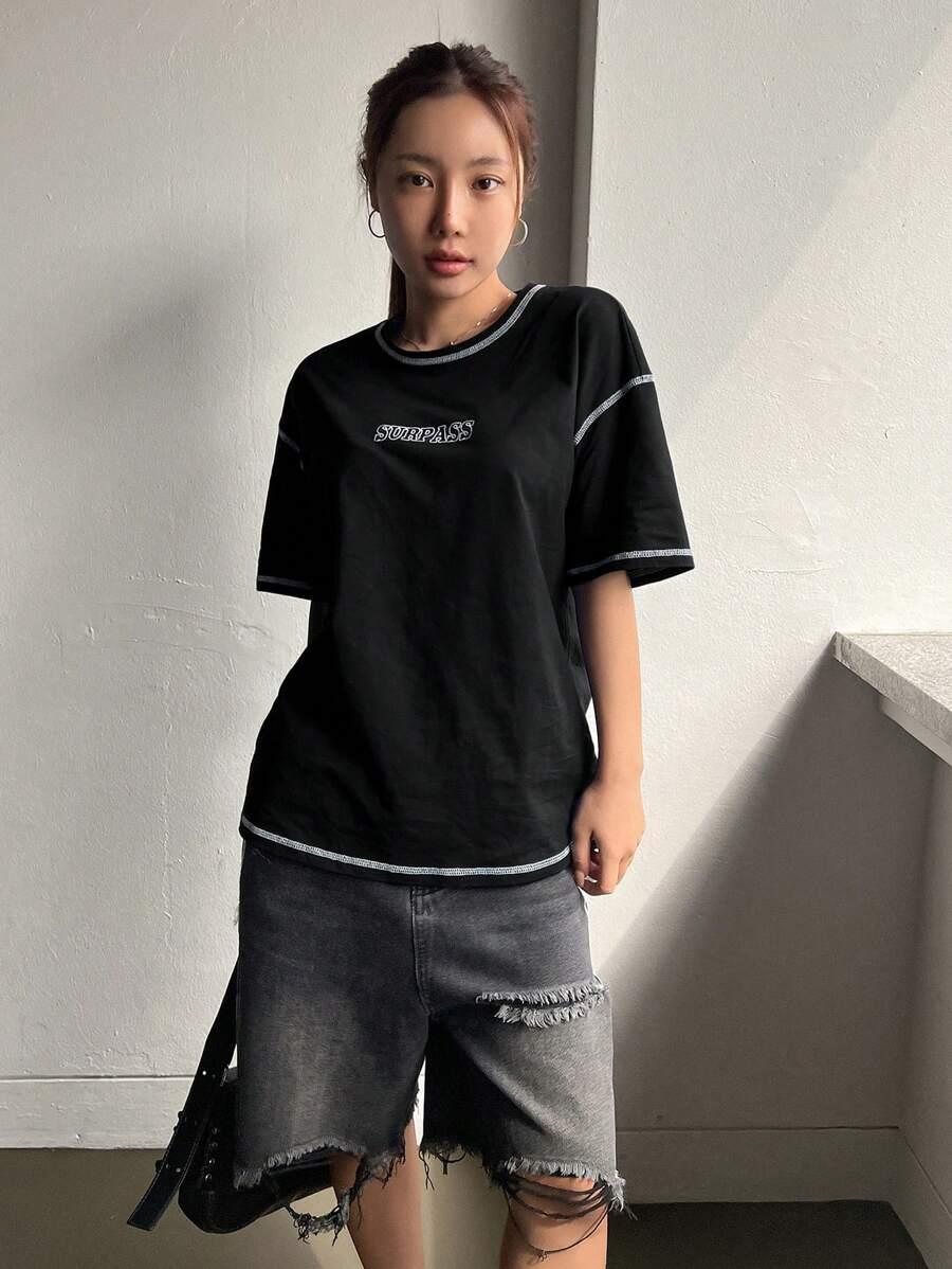 czarny t-shirt napis 