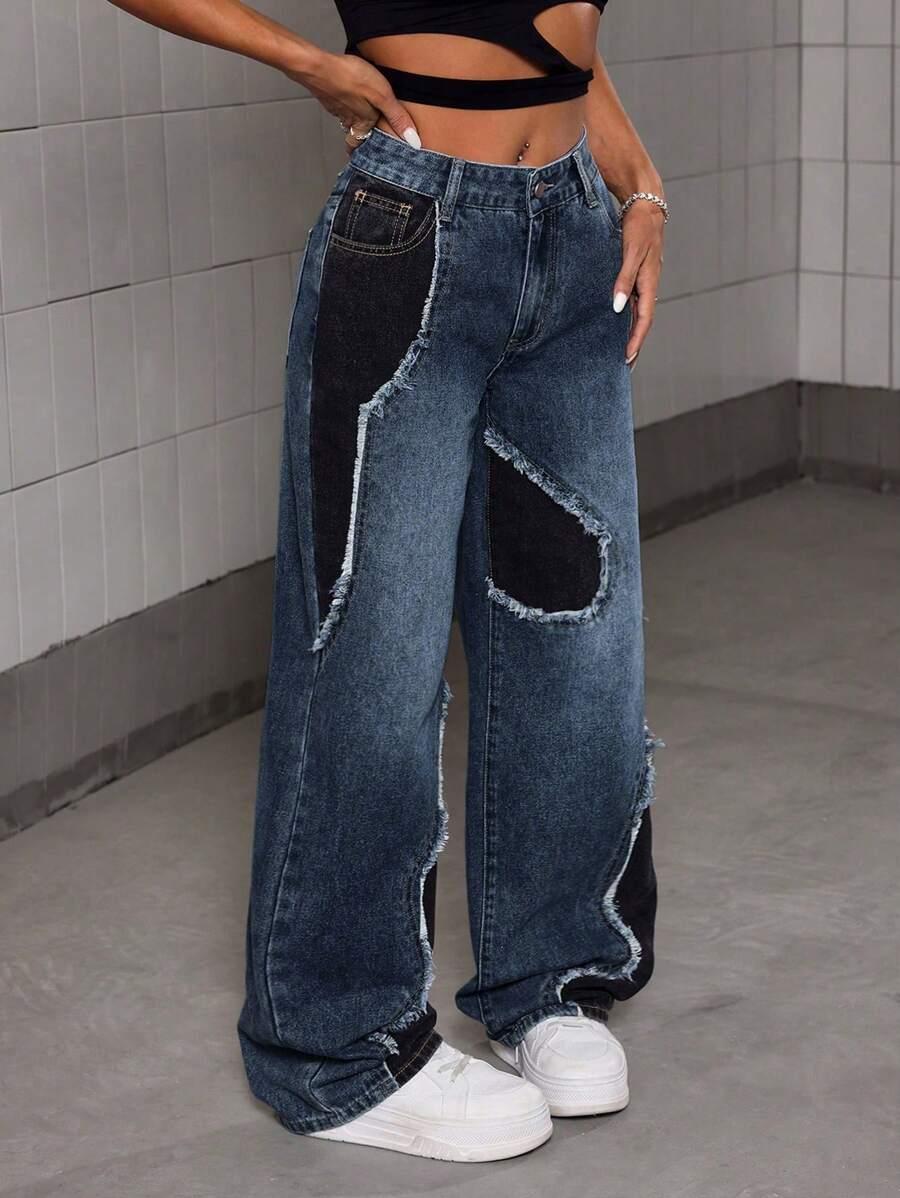 niebieskie spodnie jeans
