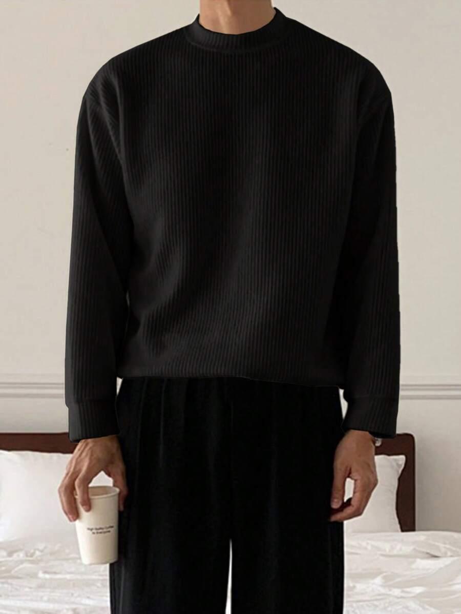 CZARNY PRĄŻKOWANY SWETER 