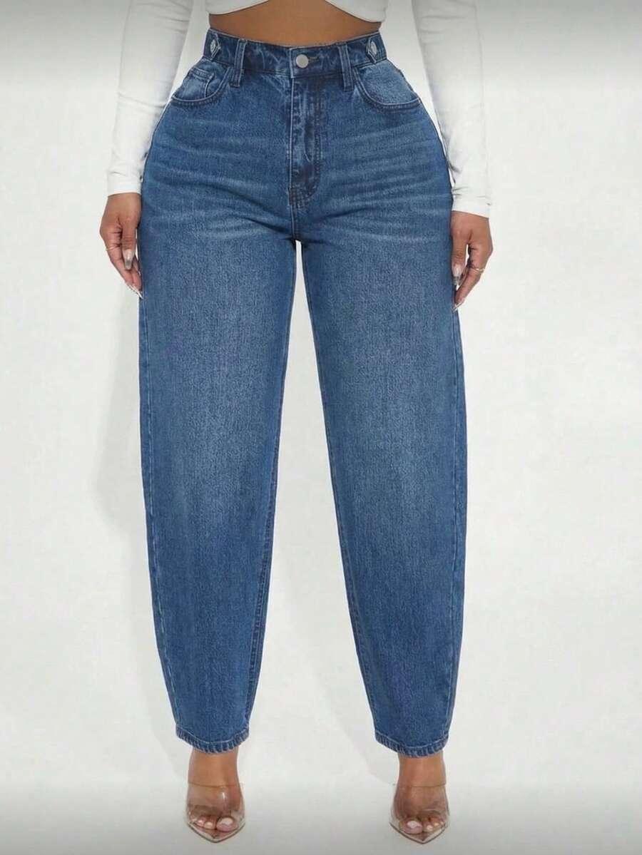 niebieskie spodnie jeans