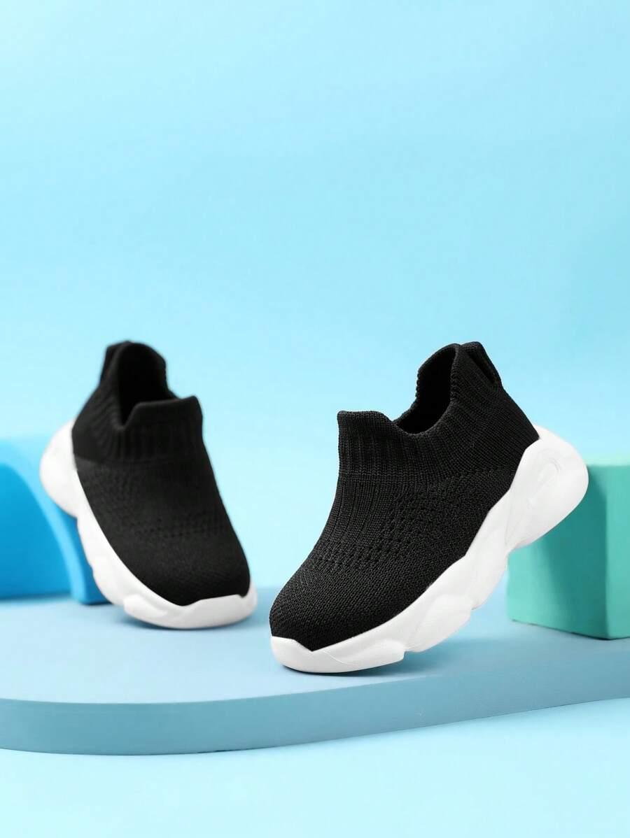 czarne buty sportowe